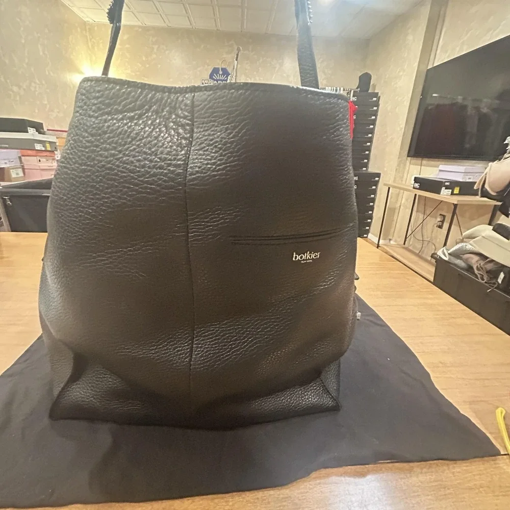 Botkier Hobo Bag Womens Large Black Pebbled Leather Shoulder Purse Dust Bag